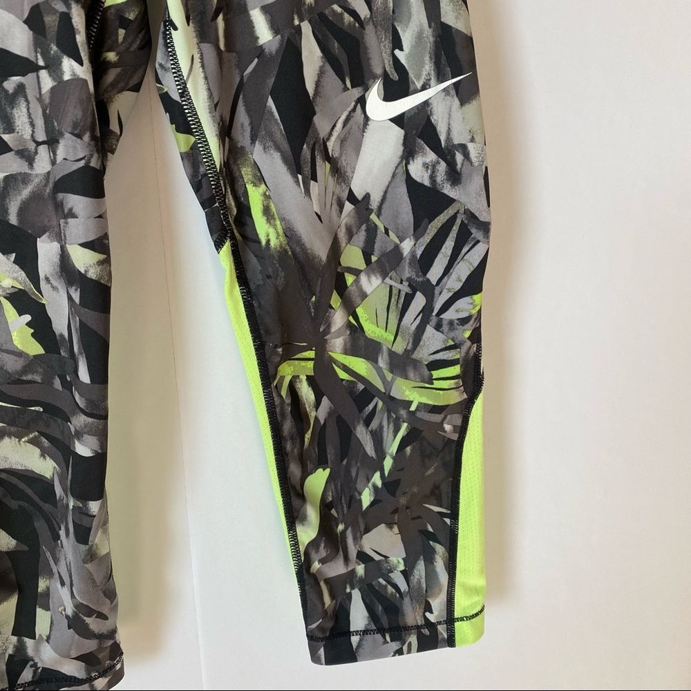 NIKE Pro Painted Palms Allover Print Capri Pant Leggings Gym Runing Compression - Picture 5 of 9